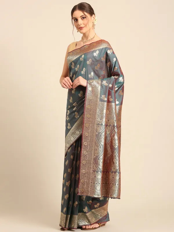 Traditional_Banarasi_Saree_with_Rich_Zari_Border