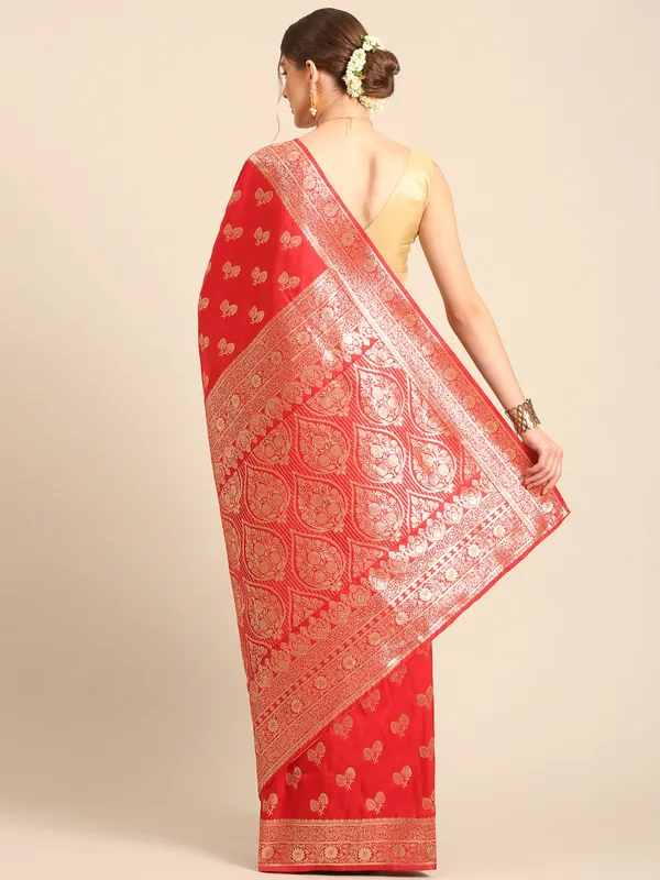 Traditional_Banarasi_Saree_with_Rich_Zari_Border