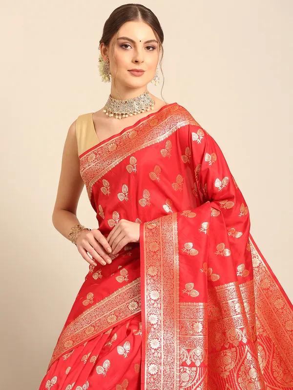 Traditional_Banarasi_Saree_with_Rich_Zari_Border