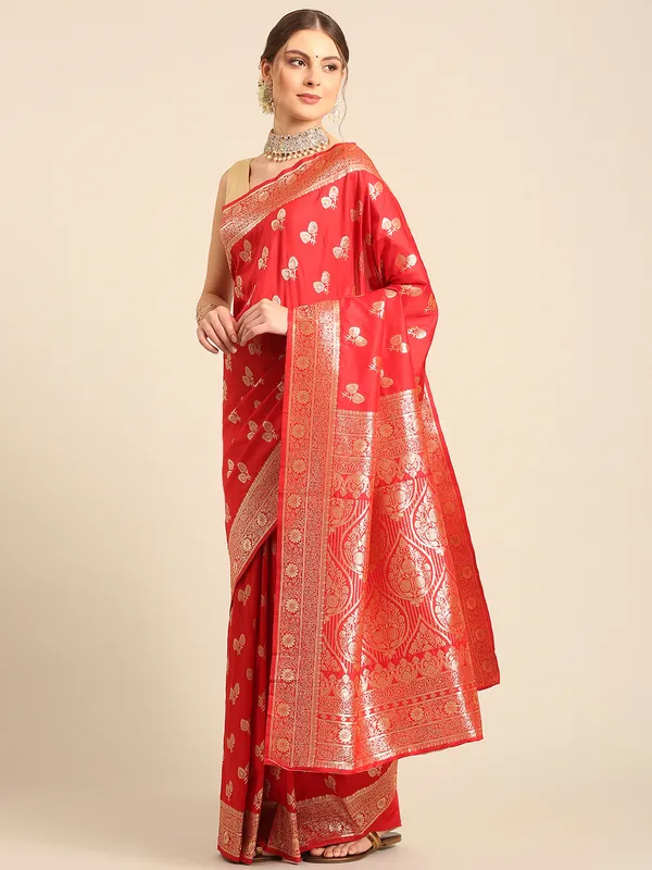 Traditional_Banarasi_Saree_with_Rich_Zari_Border