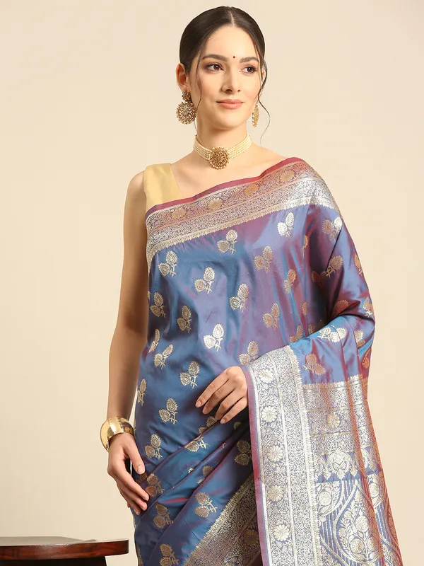 Traditional_Banarasi_Saree_with_Rich_Zari_Border