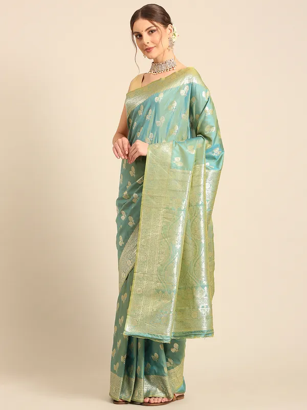 Traditional_Banarasi_Saree_with_Rich_Zari_Border