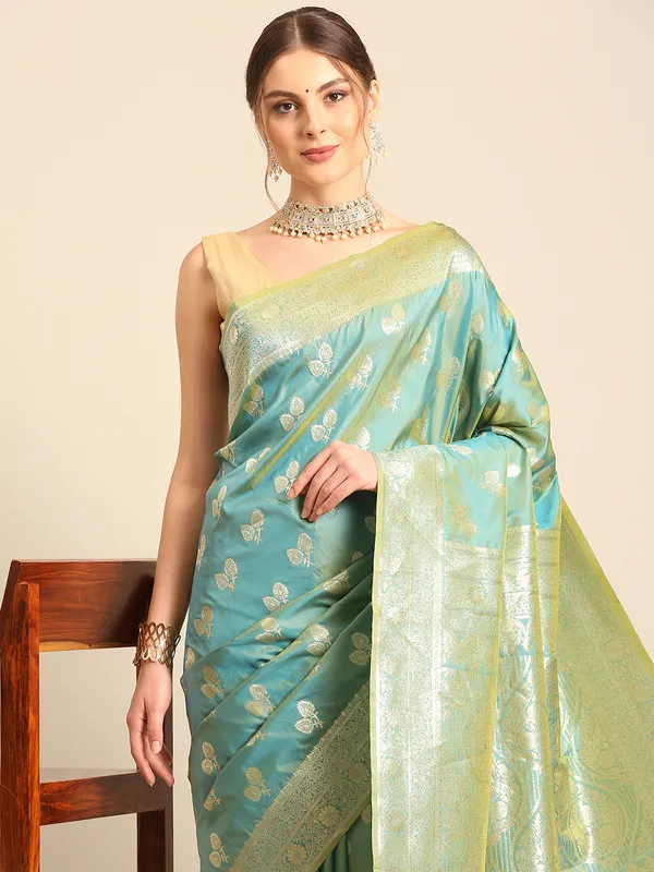 Traditional_Banarasi_Saree_with_Rich_Zari_Border