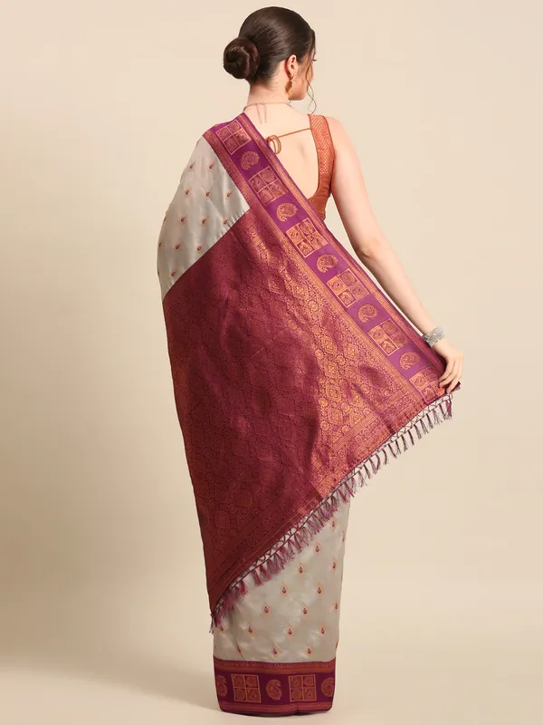 Elegant_Kanjivaram_Silk_Saree_|_Timeless_Traditional_Style
