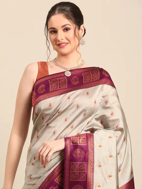 Elegant_Kanjivaram_Silk_Saree_|_Timeless_Traditional_Style