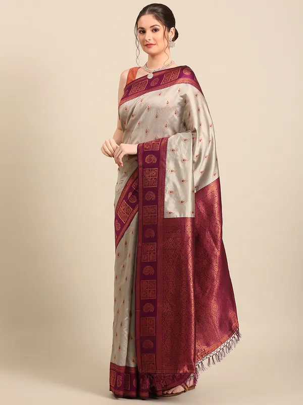 Elegant_Kanjivaram_Silk_Saree_|_Timeless_Traditional_Style