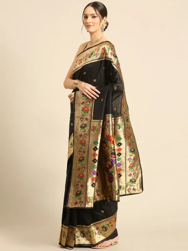 Elegant_Paithani_Saree_with_Zari_Border