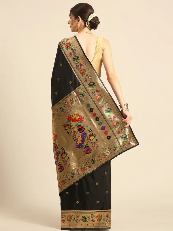Elegant_Paithani_Saree_with_Zari_Border