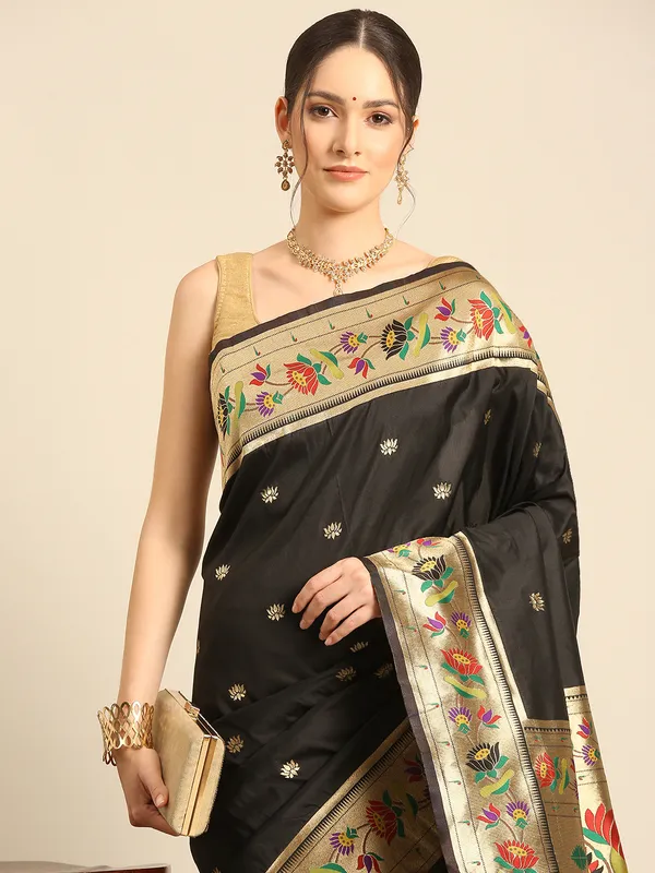 Elegant_Paithani_Saree_with_Zari_Border