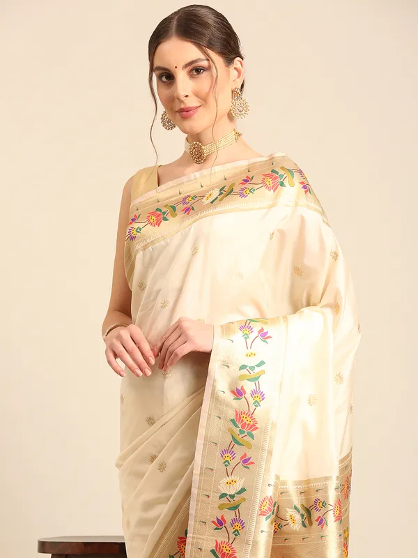 Elegant_Paithani_Saree_with_Zari_Border