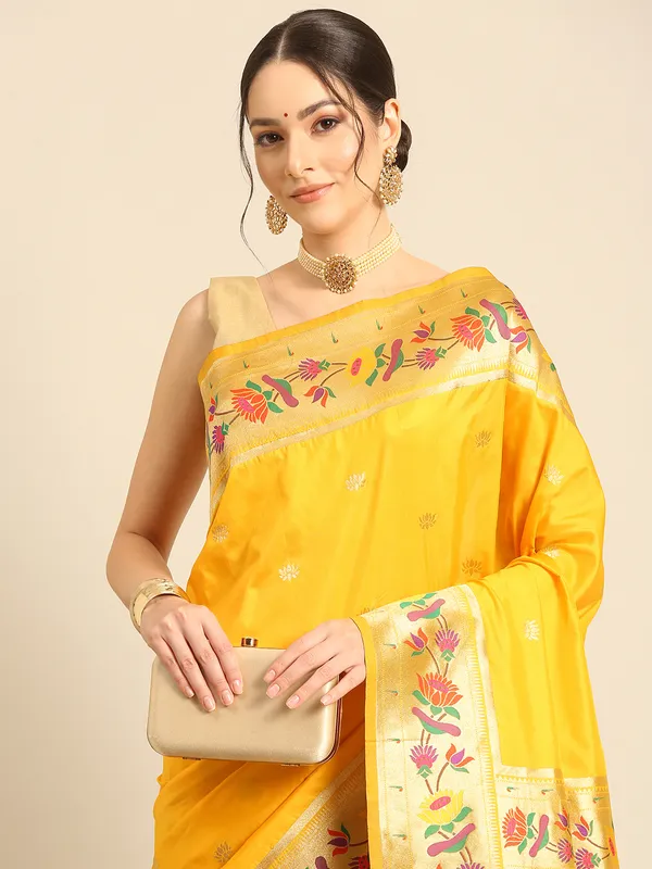 Elegant_Paithani_Saree_with_Zari_Border