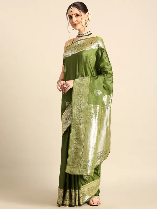 Timeless_Banarasi_Silk_Saree_|_Heritage_Weave
