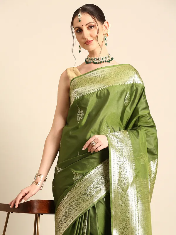 Timeless_Banarasi_Silk_Saree_|_Heritage_Weave