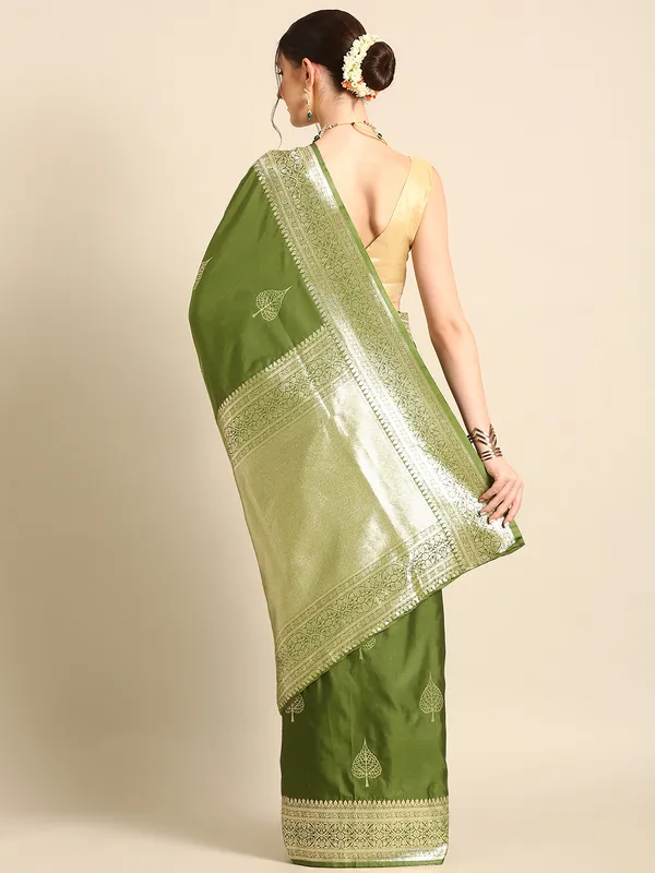 Timeless_Banarasi_Silk_Saree_|_Heritage_Weave