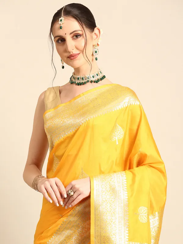 Timeless_Banarasi_Silk_Saree_|_Heritage_Weave