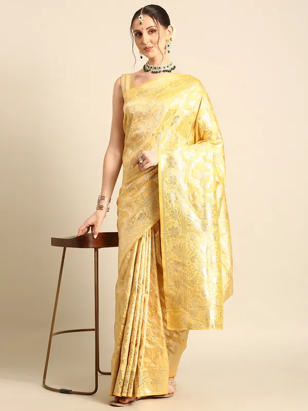 Royal_Banarasi_Silk_Saree_with_Designer_Zari_Motifs