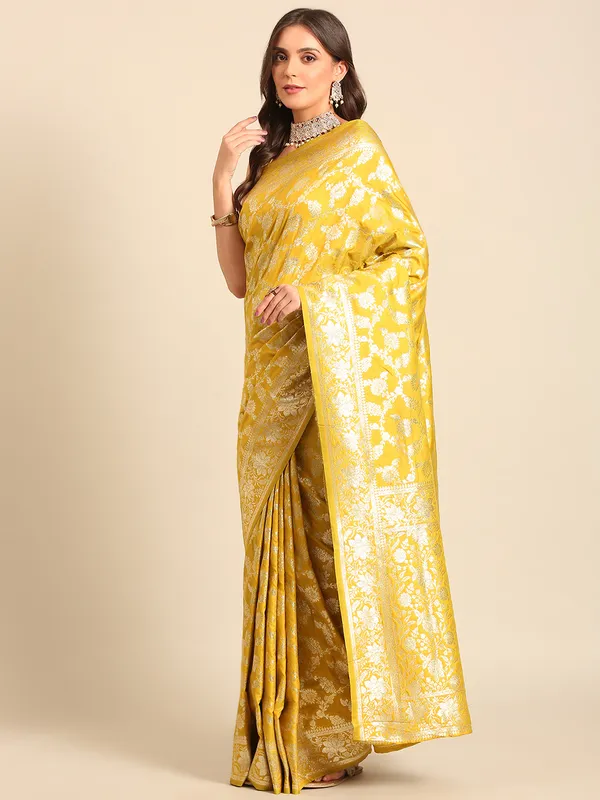 Royal_Banarasi_Silk_Saree_with_Designer_Zari_Motifs