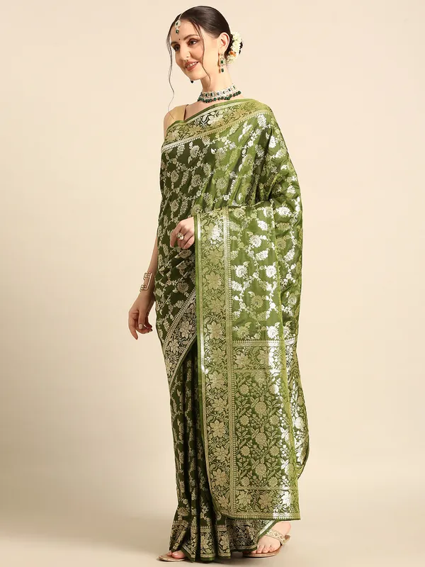 Royal_Banarasi_Silk_Saree_with_Designer_Zari_Motifs