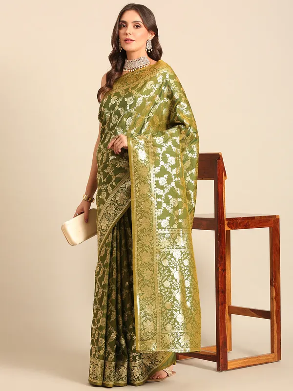 Royal_Banarasi_Silk_Saree_with_Designer_Zari_Motifs