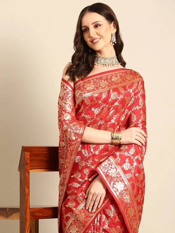 Royal_Banarasi_Silk_Saree_with_Designer_Zari_Motifs