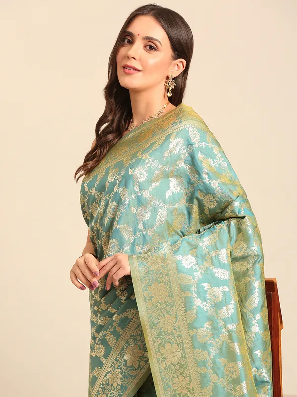 Royal_Banarasi_Silk_Saree_with_Designer_Zari_Motifs