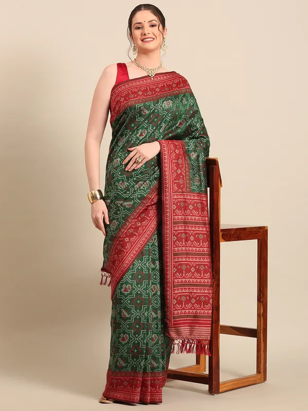 Elegant_Patola_Silk_Saree_with_Traditional_Patterns