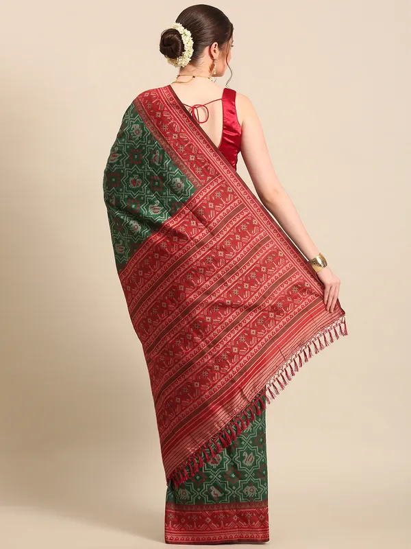 Elegant_Patola_Silk_Saree_with_Traditional_Patterns
