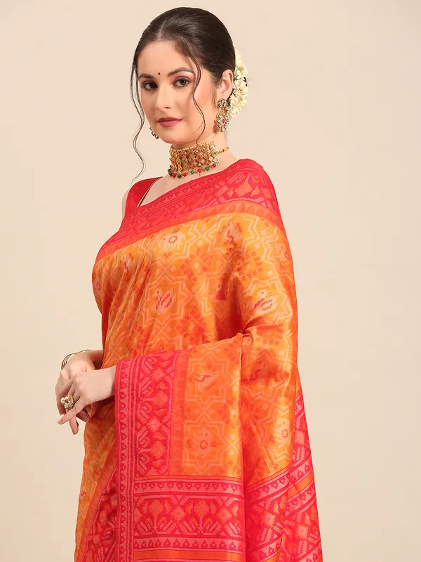 Elegant_Patola_Silk_Saree_with_Traditional_Patterns