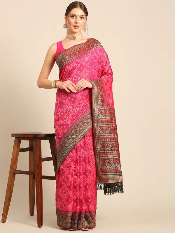 Elegant_Patola_Silk_Saree_with_Traditional_Patterns