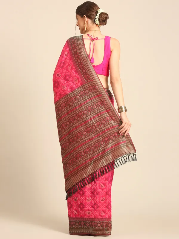 Elegant_Patola_Silk_Saree_with_Traditional_Patterns