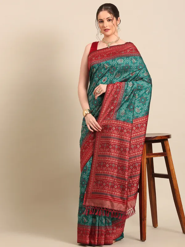 Elegant_Patola_Silk_Saree_with_Traditional_Patterns