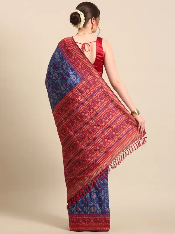 Elegant_Patola_Silk_Saree_with_Traditional_Patterns