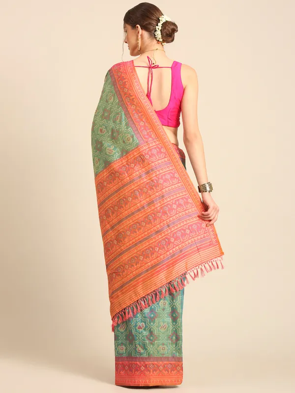 Elegant_Patola_Silk_Saree_with_Traditional_Patterns