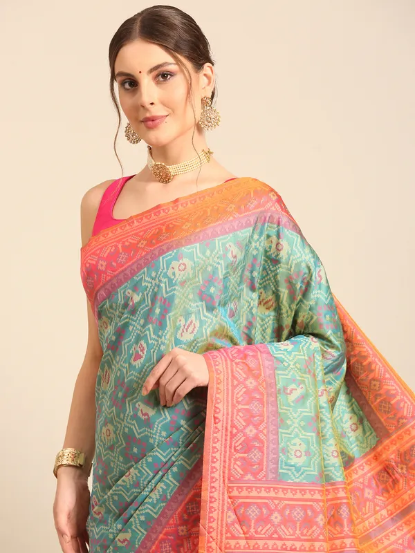 Elegant_Patola_Silk_Saree_with_Traditional_Patterns