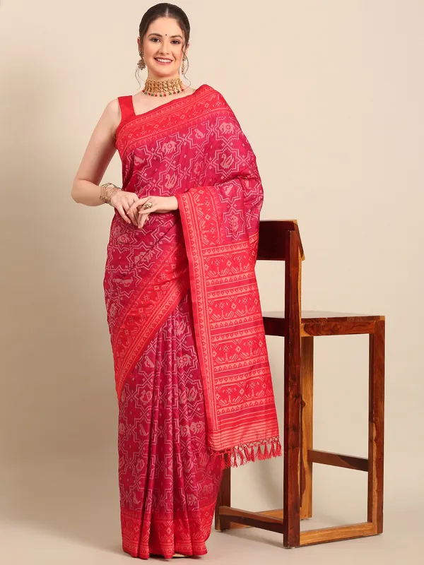 Elegant_Patola_Silk_Saree_with_Traditional_Patterns