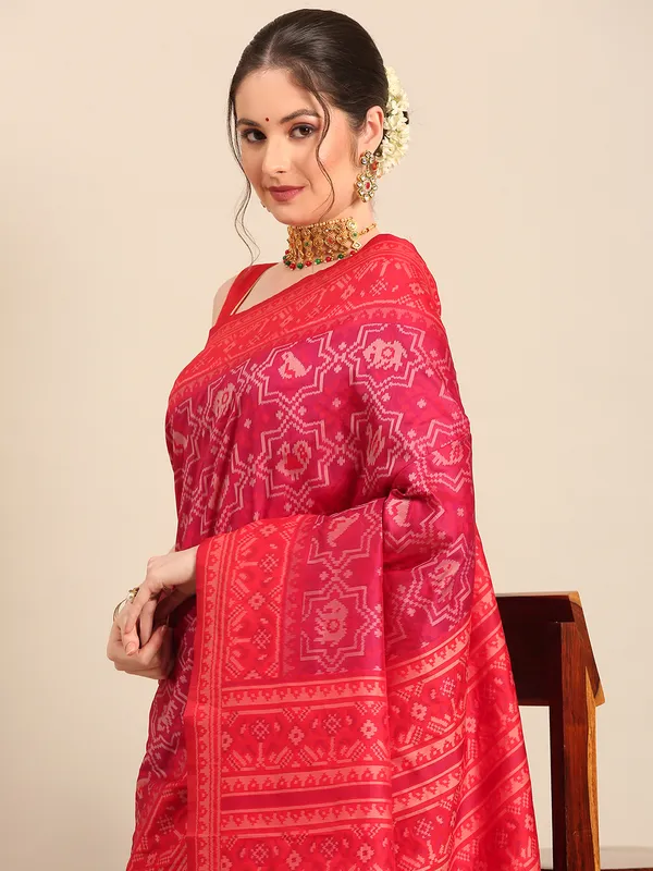 Elegant_Patola_Silk_Saree_with_Traditional_Patterns
