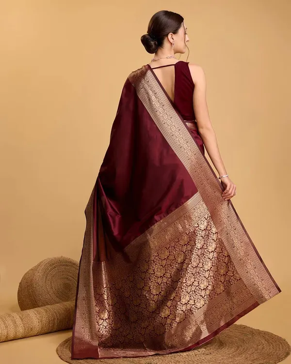 MaroonDesigner_Lichi_silk_havy_and_rich_pallu_BollyWood_Saree_with_Unstiched_Blouse_Piece