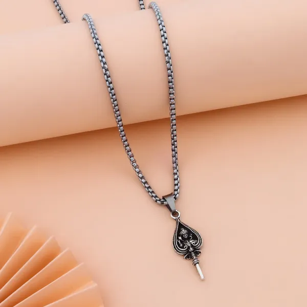 Lord_Murugan_Pendant_Necklace_with_Chain,_Kartikeya_Subramanya_Swamy_Locket,_Hindu_Spiritual_Jewellery,_Brass_Plated,_Unisex