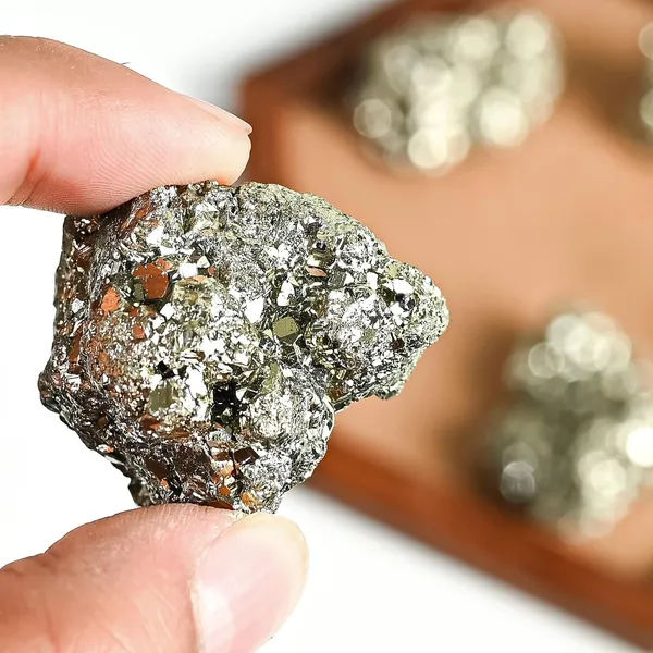 Pyrite_Stone_for_Wealth_40-80_Gram_Natural_Mineral_Specimen,_Money_Attracting_Healing_Crystal,_Raw_Pyrite_Cluster_for_Abundance,_Manifestation,_Reiki_Healing,_Powerful_Positive_Energy_Stone