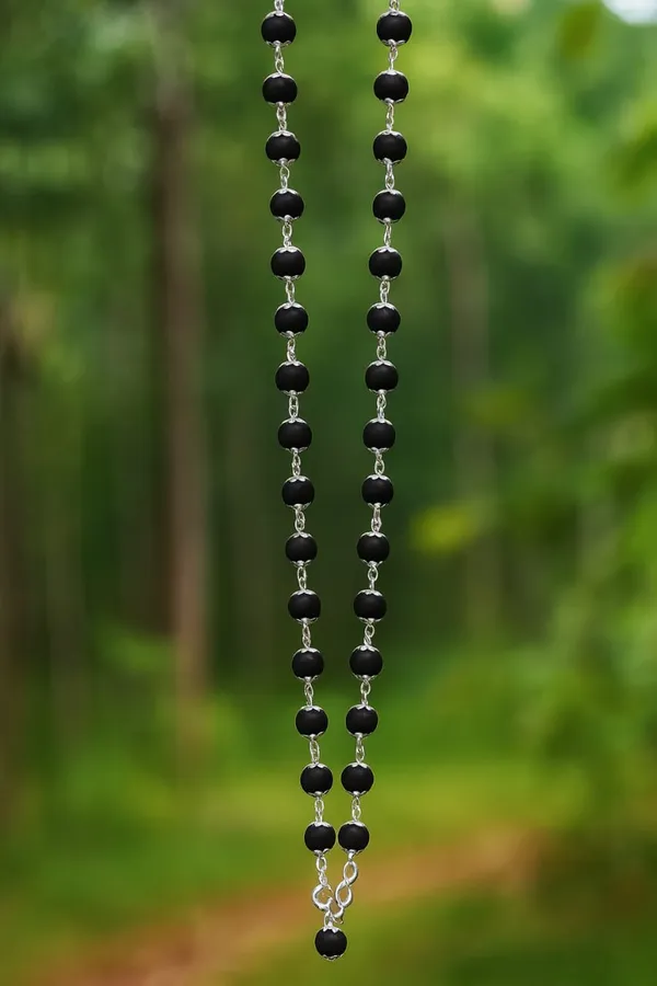 Karungali-Malai-Silver-Cap-Plated-Necklace-with-Man-And-Women