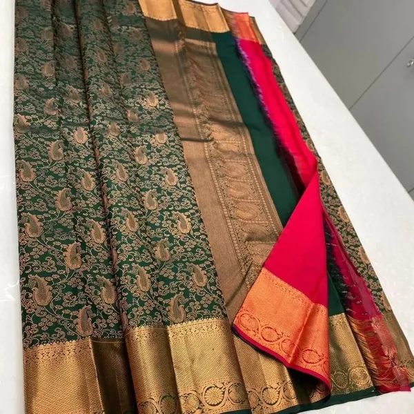 Dark_Green_Woven_Kanjivaram_Silk_Saree_with_Saree_Cover