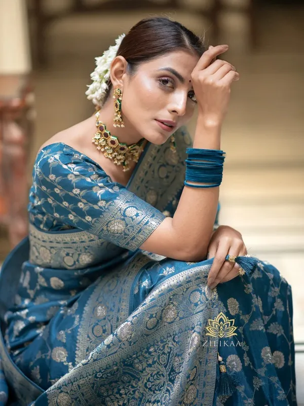 Amiable_Rama_Soft_Banarasi_Silk_Saree_With_Intricate_Blouse_Piece