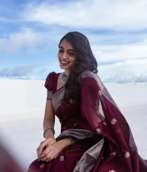 Aplomb_Wine_Soft_Silk_Saree_With_Vivacious_Blouse_Piece