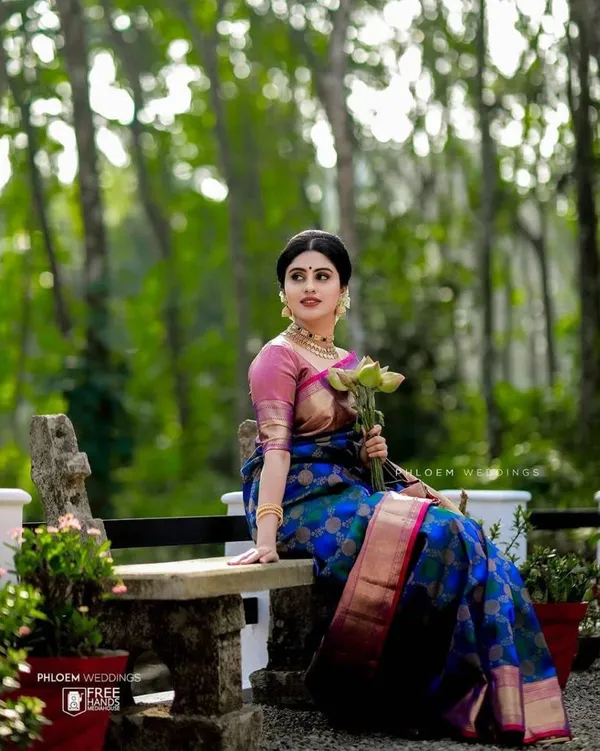 Beauteous_Blue_Soft_Banarasi_Silk_Saree_With_Flaunt_Blouse_Piece