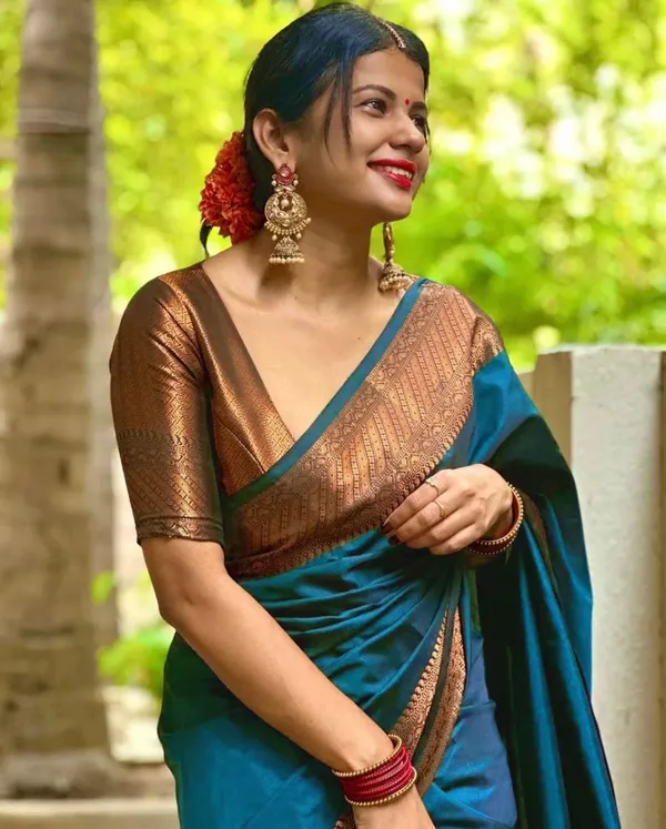 Beleaguer_Rama_Soft_Silk_Saree_With_Dissemble_Blouse_Piece
