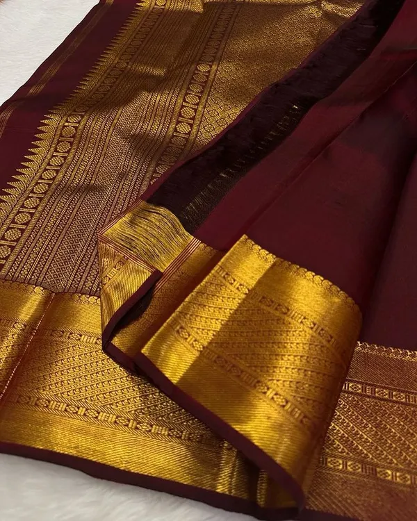 Blooming_Maroon_Soft_Banarasi_Silk_Saree_With_Ethnic_Blouse_Piece