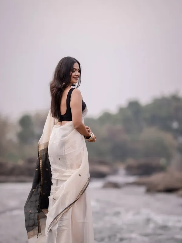 Bollywood_Style_Cotton_Silk_Saree_With_Majestic_Blouse_Piece