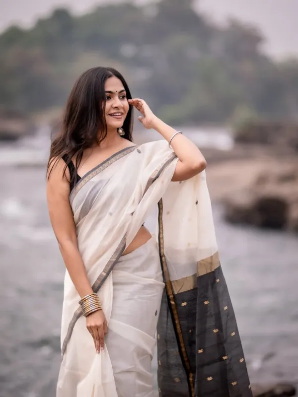 Bollywood_Style_Cotton_Silk_Saree_With_Majestic_Blouse_Piece