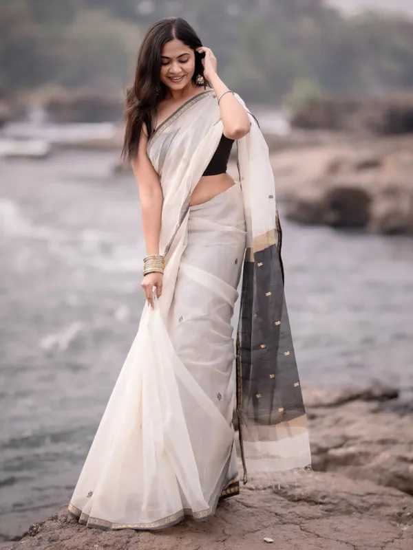 Bollywood_Style_Cotton_Silk_Saree_With_Majestic_Blouse_Piece