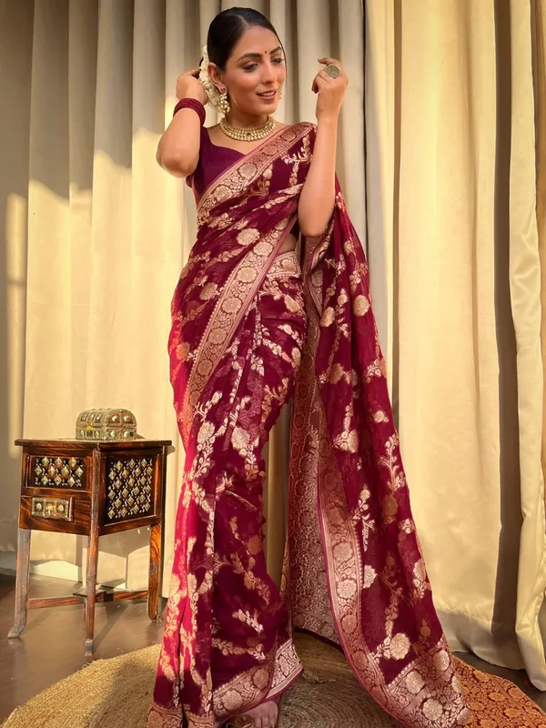 Charming_Maroon_Soft_Banarasi_Silk_Saree_With_Pretty_Blouse_Piece